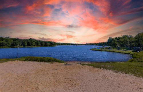 Serene Pocono Escape Hot Tub Lake Access - Foto 33