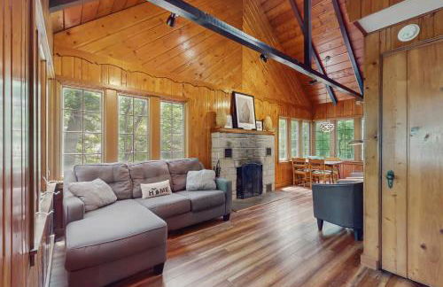 Hillside Cottage - Photo 2