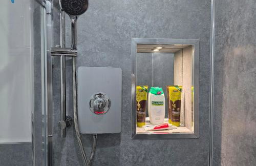 Anfield 4 min walk Sleeps 7 4BR 5Bed 3Bathrooms - Photo 31