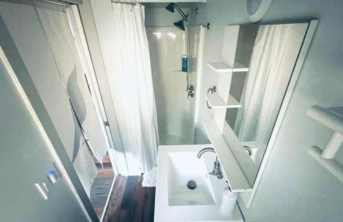 Charming Romantic Lakefront Cottage or Guest Room Depending on Availability Near Golf - Foto 6