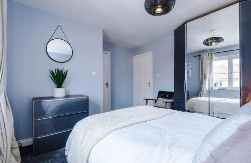 Beach Retreat with Hot Tub Sleeps 8 - Foto 15