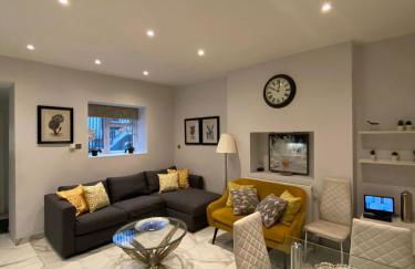 New Elegant 2 Bed flat in Chiswick - Photo 2