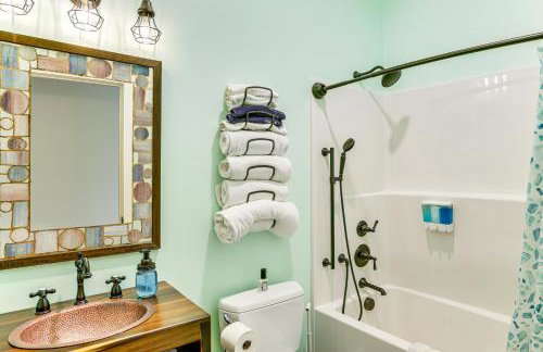 Lake Whatcom House with Private Hot Tub and Dock - Foto 22