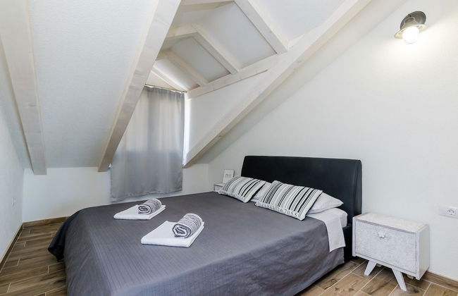 Apartments Life - Photo 14