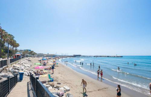 In front of SEA & CENTER - Foto 61