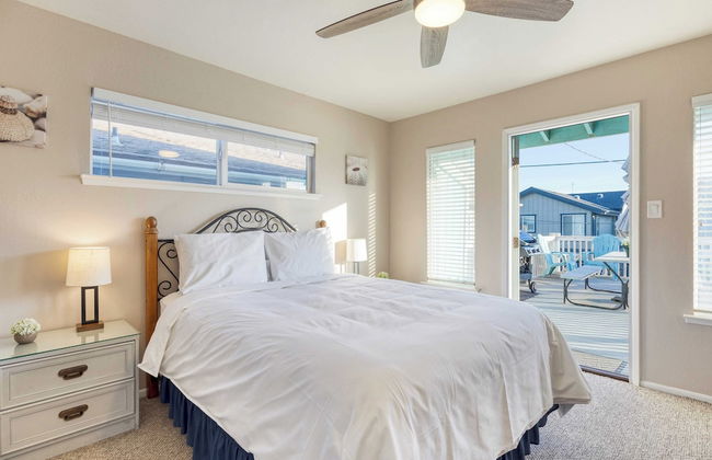 Steps to Beach w/ Patio+deck Foosball Happy Bottom Beach House by Avantstay - Foto 10