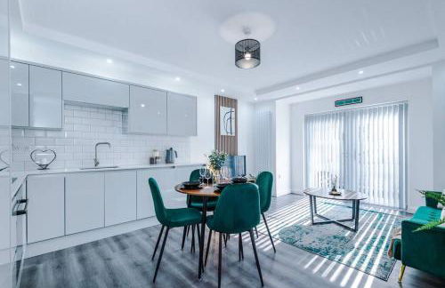 Heart of Didsbury Luxury 2 Bed Apartment by HASS HAUS - Photo 22