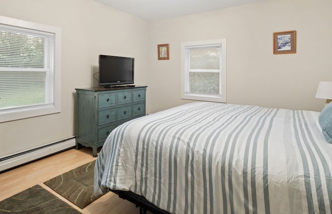 Cozy Colchester Cabin near Lake by RedAwning - Foto 5