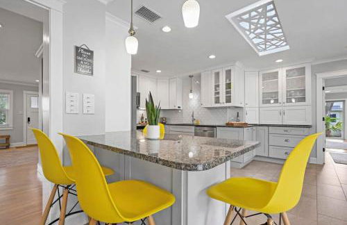 Onyx House King Size Beds Bikes Games Wine - Foto 12