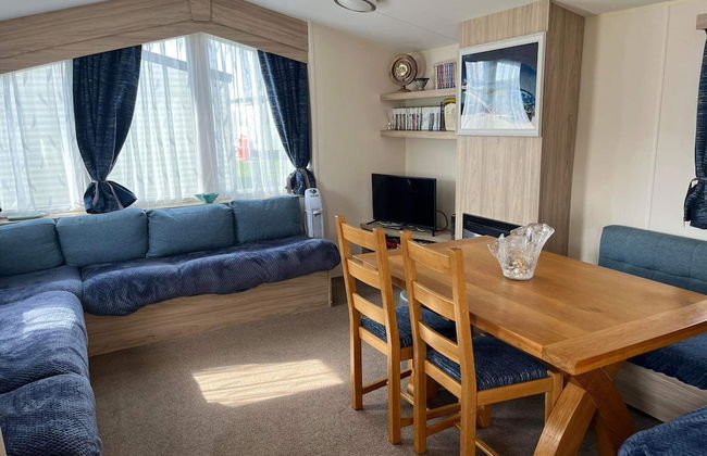 Budget 3 Bedroom Caravan With Decking at Heacham - Photo 15