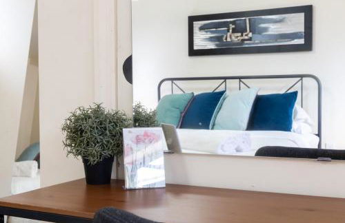 Bright 3bed basement with backyard & free parking - Foto 20