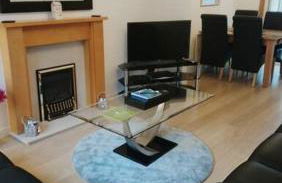 Three bedroom house in Culloden, Inverness - Photo 10