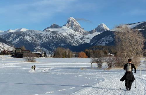 Alpine Escape Luxury Retreat, Hot Tub, Walkable, Mountain Views, 3 King Beds - Foto 51