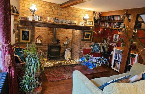 Cheerful, bright, cosy period cottage with hot tub - Foto 14