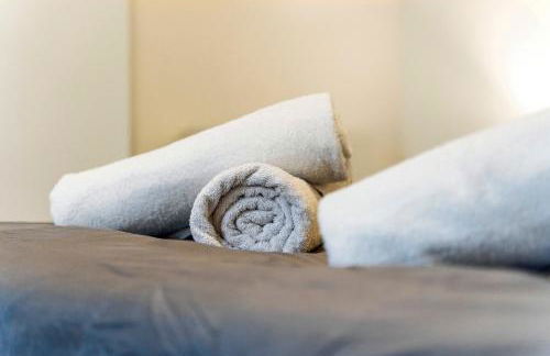 Cozy 1-Bedroom Apartment Steps from Bullring & Victoria Square - Foto 38