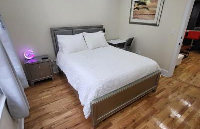 OoohLaLa! 2 Beds and 2 Full Baths w/Free Parking - Foto 29