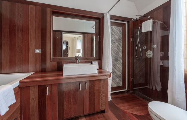 JOIVY Stunning 5-Bed Boathouse On The River Thames - Foto 18