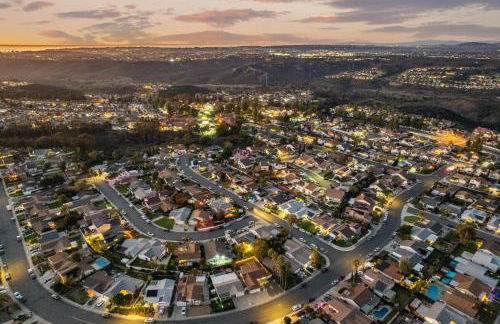 Entire Private Home with 3 Bedrooms 2 Bathrooms, Gated Yard, Garage, Hot Tub, 4-Beds, Golf, Mira Mesa, Available Now - Photo 66