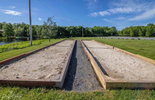 Evergreen Escape Hot Tub Firepit Resort Pool - Foto 53