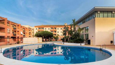 Apartamento junto a la playa con piscina y parking - Foto 4
