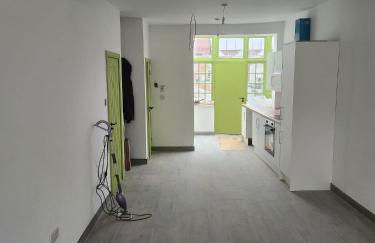 Main Wasall High Street flat above shop - Foto 1