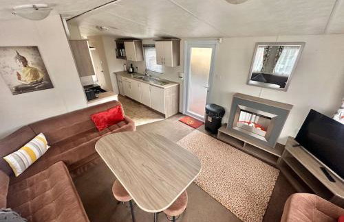 Delta, Bromley 4-Bedroom Located in Uddingston, Glasgow at Maryville Caravan Site - Photo 2