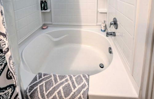 Cute Donnelly Cabin in the Woods with Fire Pit! - Photo 14