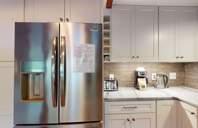 Treehouse Home Brought to you by GetAway Vacations - Photo 28