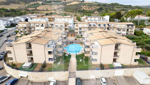 Homiday - Green Bay Village - Photo 3