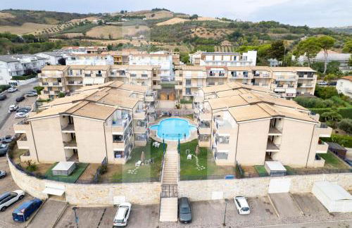 Homiday - Green Bay Village - Photo 3