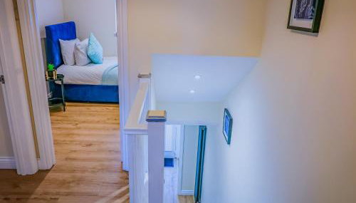 Deja Blue Luxury 3BR Home By AltoLuxoExperience Short Lets & Serviced Accommodation With Free Wifi & Parking - Foto 3