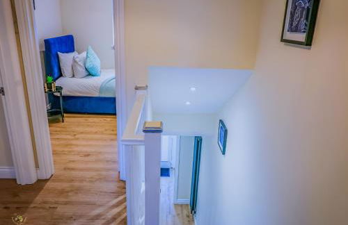 Deja Blue Luxury 3BR Home By AltoLuxoExperience Short Lets & Serviced Accommodation With Free Wifi & Parking - Foto 3