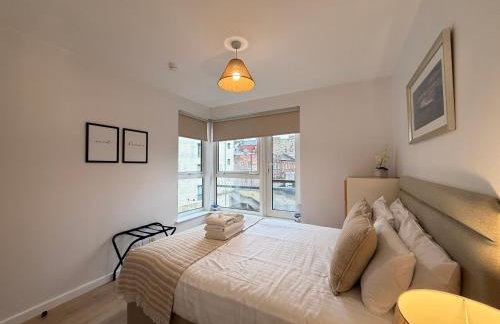 Holyrood Apartment with parking & lift access - Photo 19