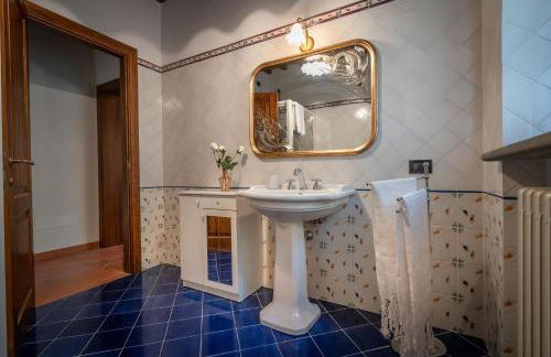 Experience the charm of Tenuta Le Caselle, a cozy farmhouse surrounded by nature and comfort! - Foto 49