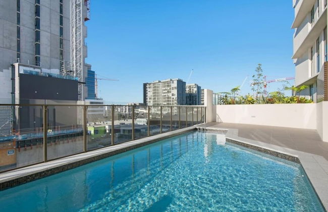 2BR Food Drink Hub Pool 2 Cars Gym Rooftop - Foto 16