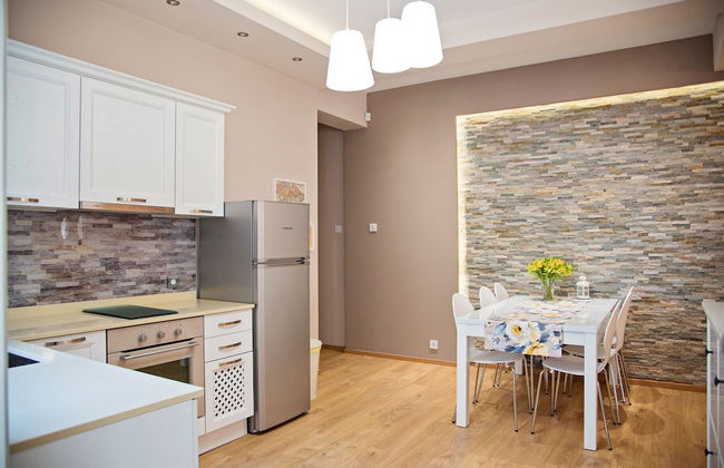 The North Tower Apartment - Photo 13