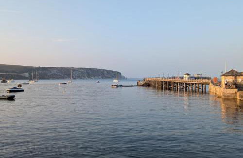 5 The Lookout - 2 bed apartment with parking, balcony & sea views - Photo 13