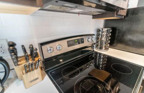 Walkable Apt Next to Restaurants, Bars, and Shops! - Foto 10