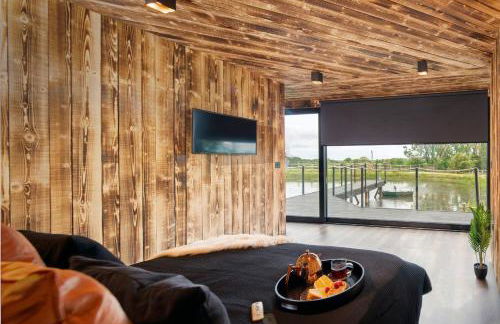 Rusty Boathouse - Photo 13