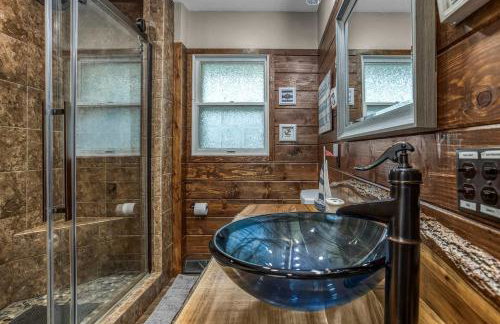 Luxury Lakeside Mountain Escape with Wraparound Deck Near Terra Alta, West Virginia - Foto 37