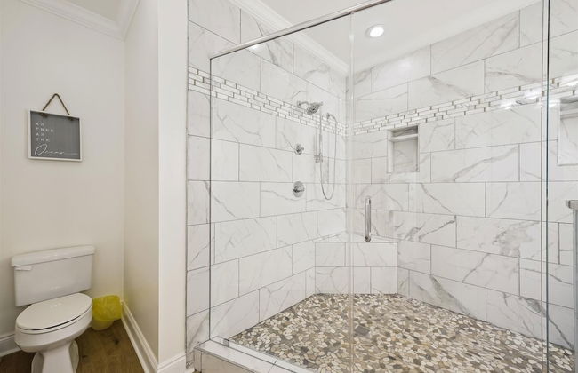 Just Beachy - 5 Bedroom Beach Front Home! Sleeps 20 Home by RedAwning - Foto 26