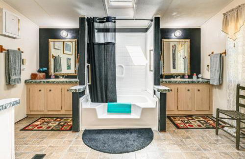 Fire Pit and Decks Creekside Cabin in Robbinsville - Foto 19