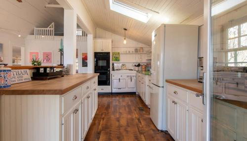 Seaside Retreat w Private Beach Landing - Foto 5