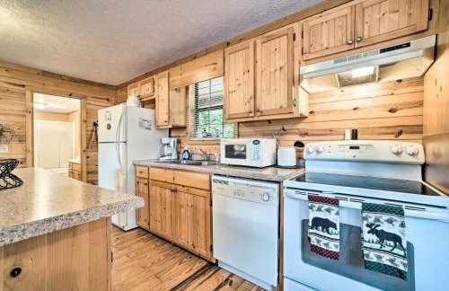 Rustic Young Harris Cabin with Fire Pit and Views - Foto 8