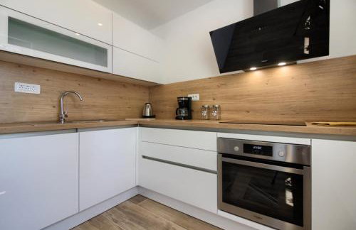 Luxury Villa with extra heated pool with hydromassage, biliard near town center and beach by WiiBuk - Foto 27