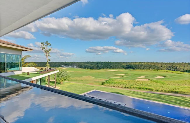 Modern 7BR Villa w Stunning Views of Golf Course - Photo 41