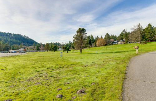 Serene La Conner Retreat with Fireplace and Deck! - Foto 37