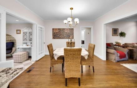 Romantic escape, hot tub, fireplace, massage room! - Foto 32