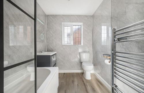 Stylish 4 Bed Trentham Retreat with Pool Table - Foto 28