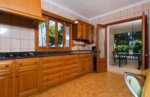 Villa Tita de Manresa, con jardines y vista mar - Foto 7